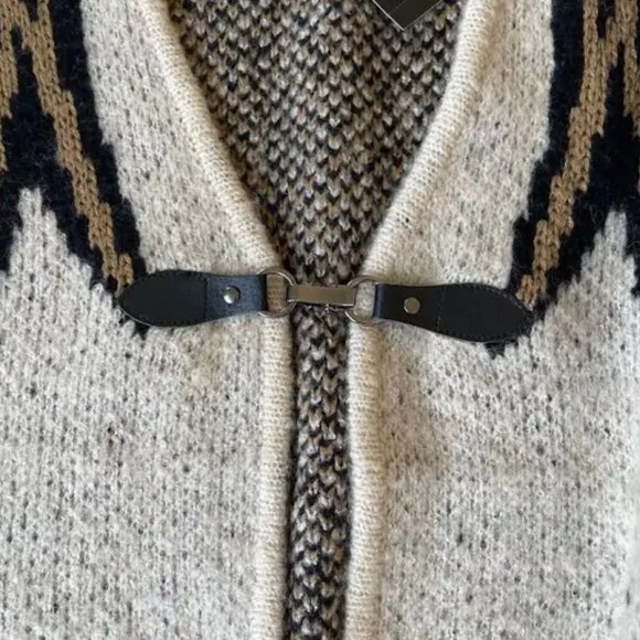 Vertigo Poncho - Picture 3 of 3